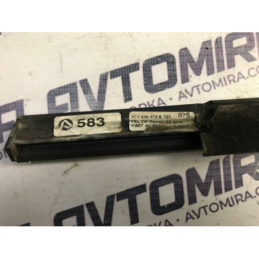 Уплотнитель стекла двери задний правый наружный VW Passat B6 SN 2005-2010 3C5839476B